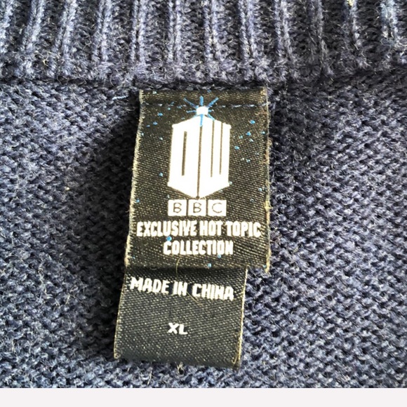 Hot Topic Sweater size XL - Picture 2 of 6